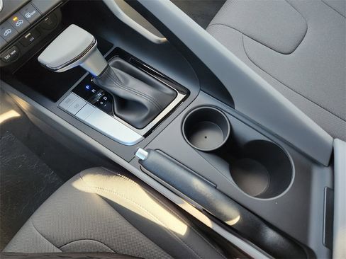 New 2025 Hyundai Elantra SE image 20