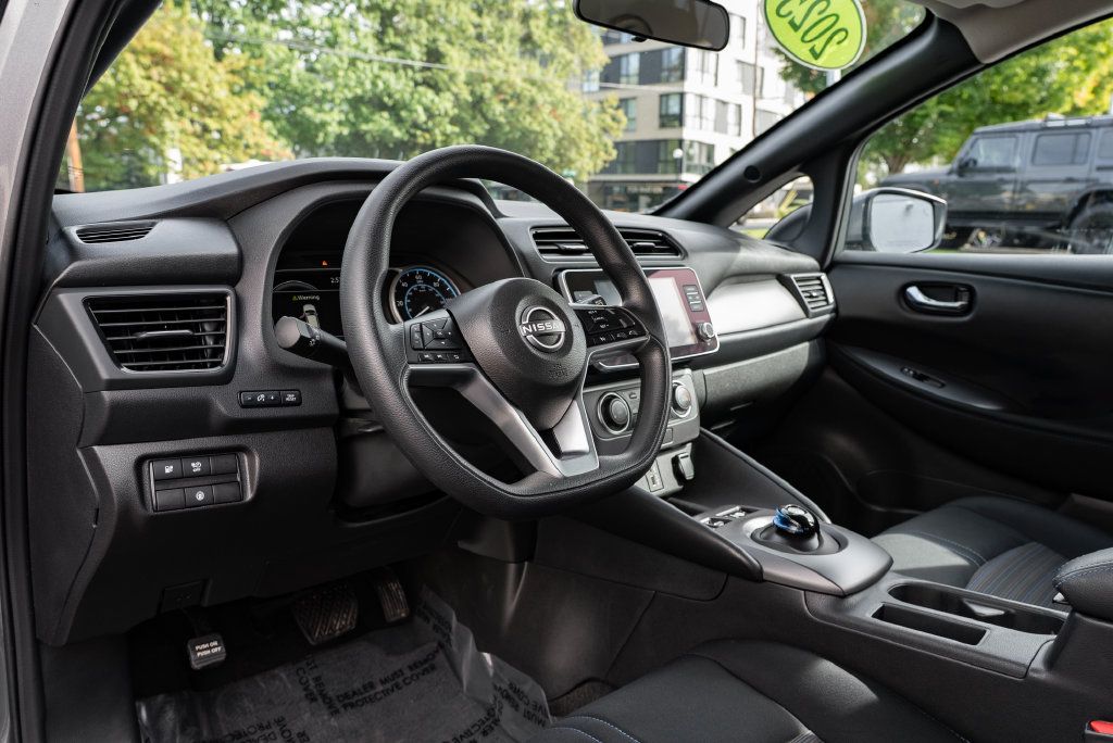 Used 2025 Nissan Leaf S FWD image 22