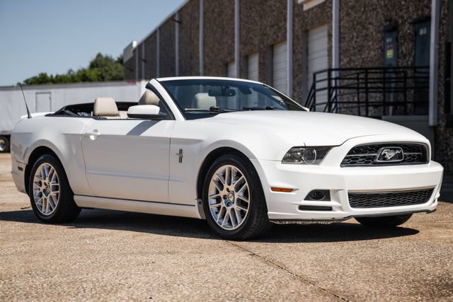 Used 2013 Ford Mustang Premium RWD image 7