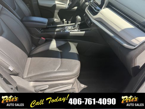 Used 2025 Jeep Compass Limited AWD/4WD image 12