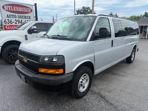 Used 2019 Chevrolet Express 3500 LS RWD image 2