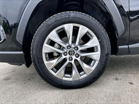 Used 2019 Toyota RAV4 XLE Premium w/ All Weather Liner Package image 34