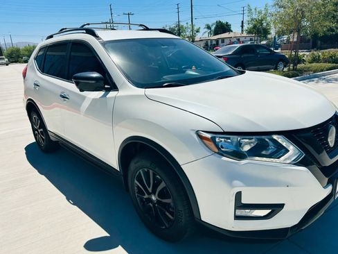 Used 2018 Nissan Rogue SV w/ Premium Package FWD image 33