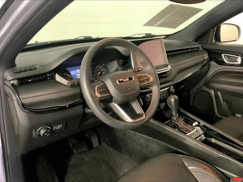 Used 2023 Jeep Compass Trailhawk w/ Trailhawk Convenience Group AWD/4WD image 14
