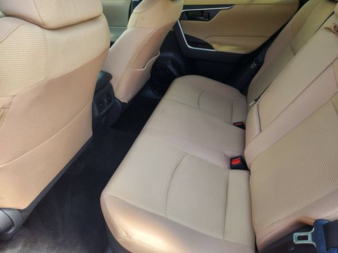 Used 2025 Toyota RAV4 LE AWD/4WD image 33