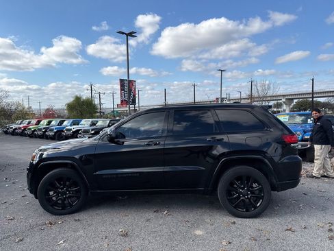 Used 2019 Jeep Grand Cherokee Altitude image 43