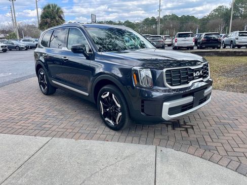 Used 2025 Kia Telluride S image 8