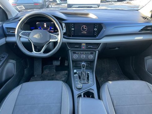 Certified 2022 Volkswagen Taos SE image 9