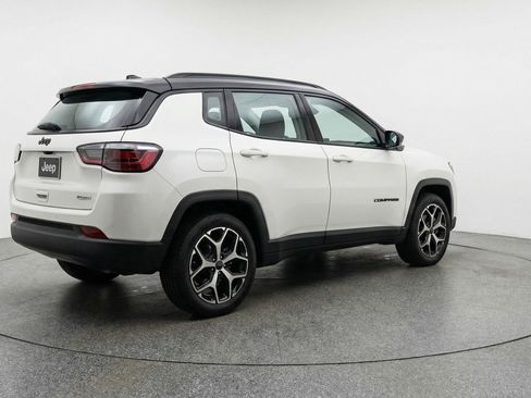 Used 2025 Jeep Compass Limited AWD/4WD image 9