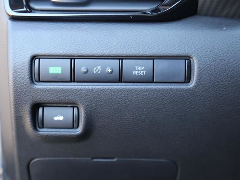 Used 2025 Nissan Sentra SR w/ SR Premium Package image 10