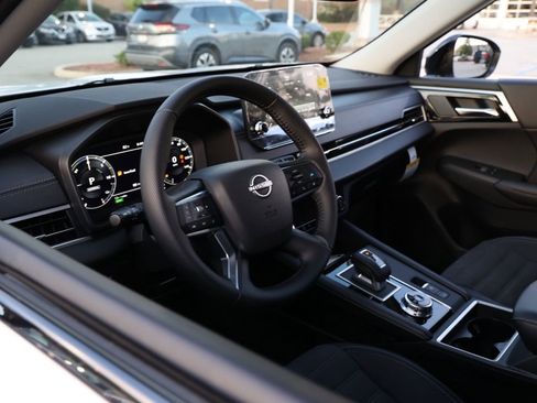 New 2026 Nissan Rogue SL image 14