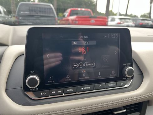 Used 2024 Nissan Rogue SV FWD image 24