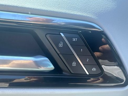 Used 2025 Chevrolet Suburban Premier AWD/4WD image 16