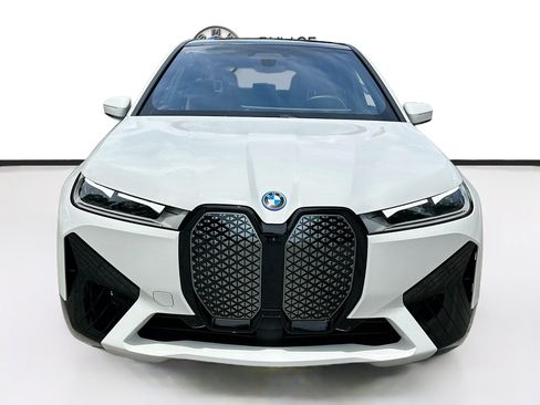 Used 2025 BMW iX xDrive50 AWD/4WD image 2