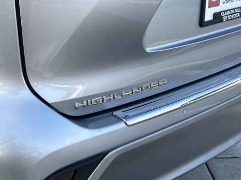 Used 2021 Toyota Highlander Platinum image 9