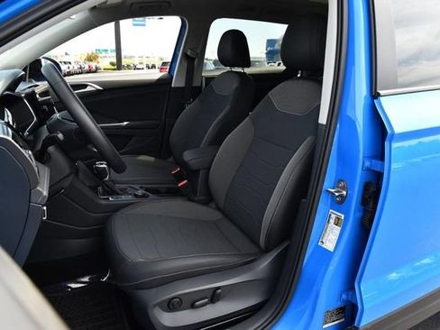 Used 2025 Volkswagen Taos SE AWD/4WD image 19