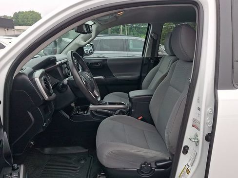 Used 2019 Toyota Tacoma SR5 AWD/4WD image 11