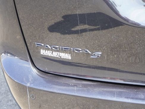 Used 2019 Chrysler Pacifica Touring-L w/ S Appearance Package FWD image 7
