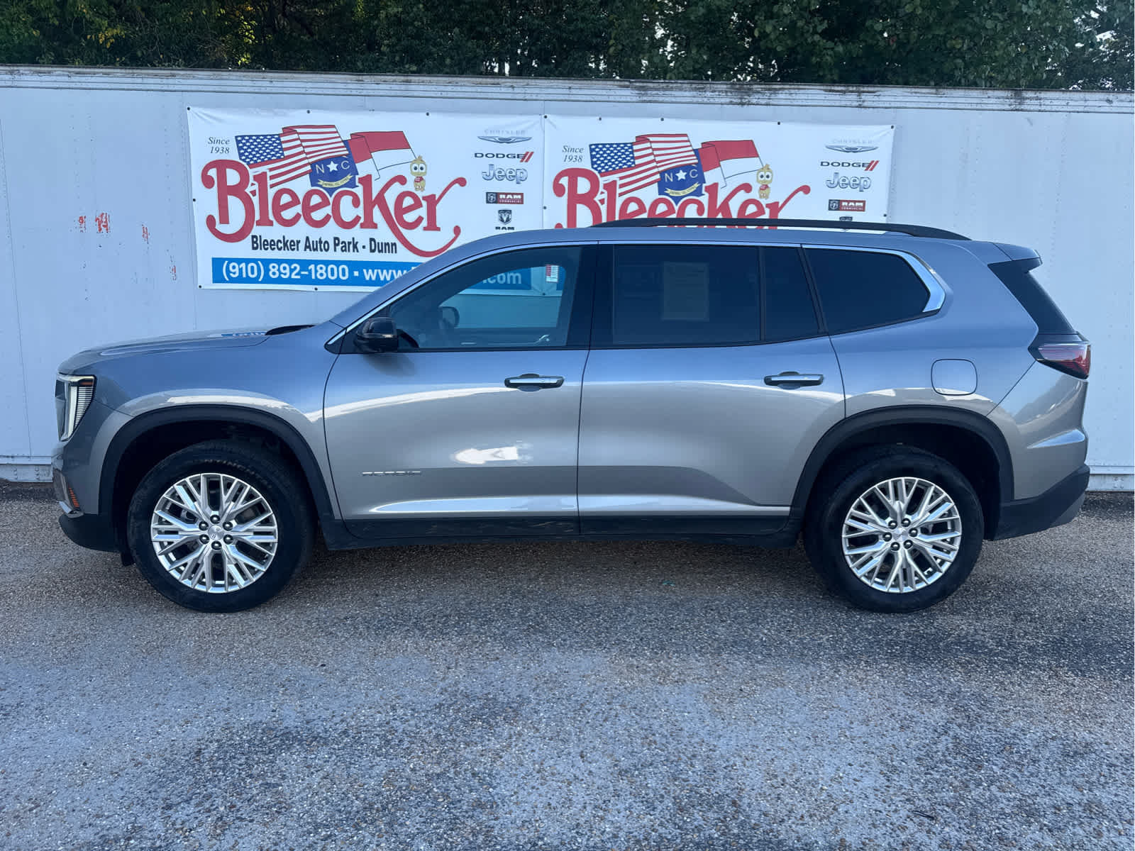 Used 2024 GMC Acadia Elevation AWD/4WD image 7