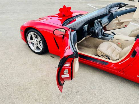 Used 2006 Chevrolet Corvette Convertible w/ Preferred Equipment Group image 24