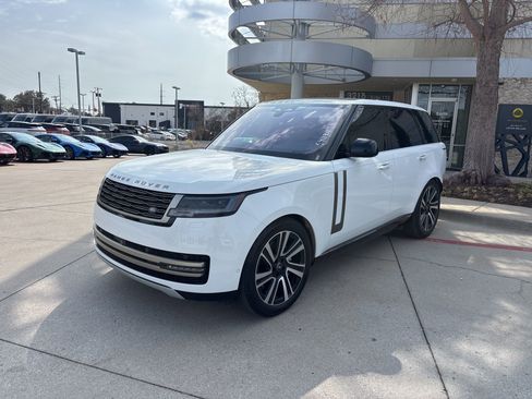 Used 2023 Land Rover Range Rover SE image 1