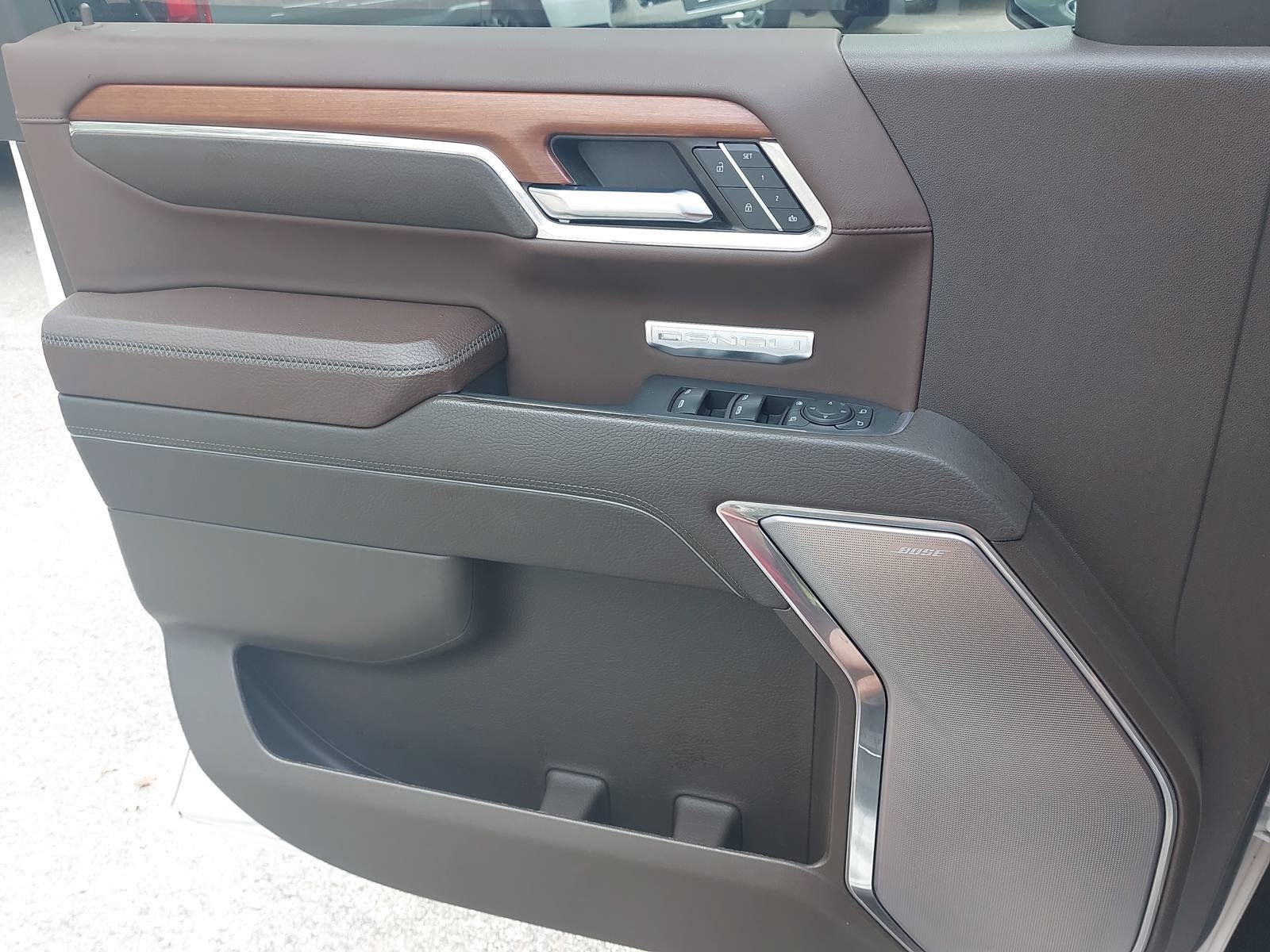 Used 2023 GMC Sierra 1500 Denali w/ Denali Carbonpro Edition AWD/4WD image 26