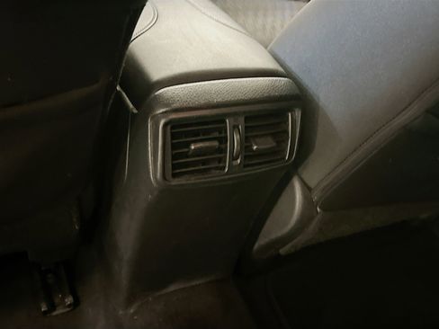 Used 2019 Nissan Rogue SV image 27