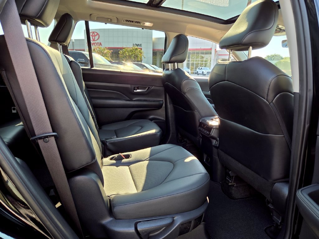 Certified 2024 Toyota Grand Highlander FWD image 16