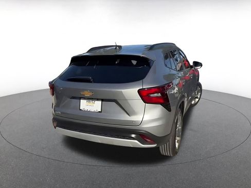 Used 2025 Chevrolet Trax LT image 12