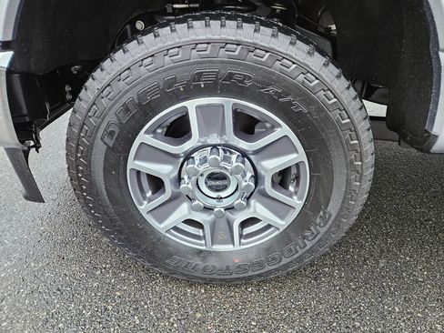 Used 2024 Ford F350 Lariat image 8