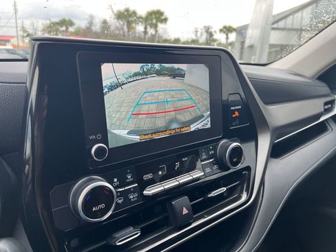 Used 2024 Toyota Highlander LE image 24