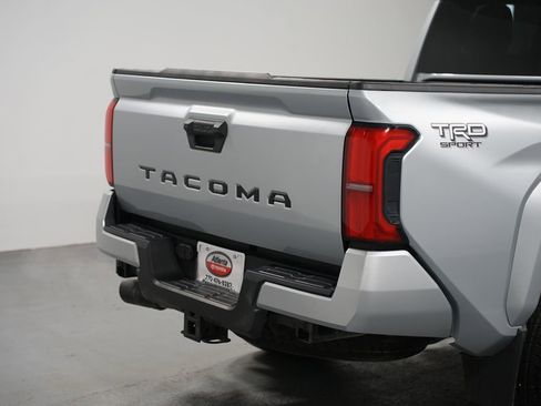 Used 2024 Toyota Tacoma TRD Sport image 9
