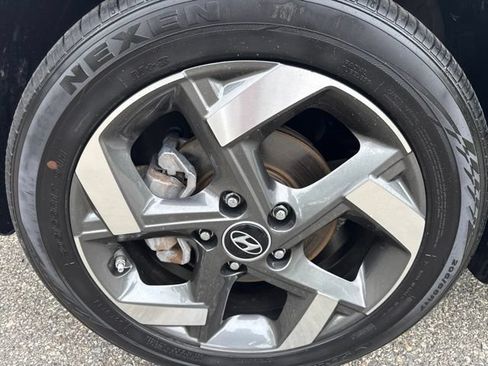 Used 2024 Hyundai Venue SEL FWD image 10