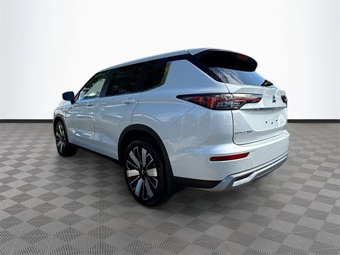 New 2025 Mitsubishi Outlander SE image 7