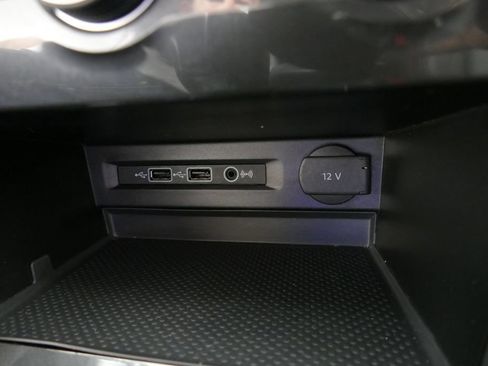 Used 2018 Volkswagen Tiguan SE AWD/4WD image 18