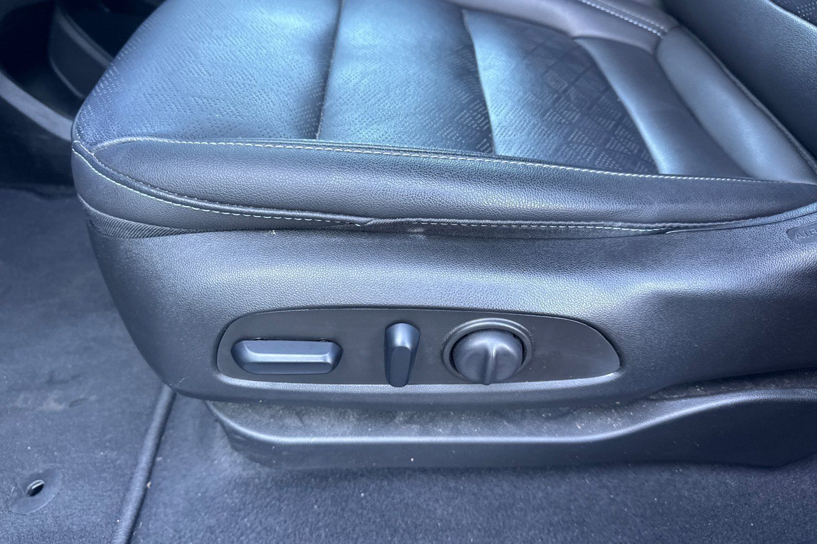 Used 2023 Chevrolet Bolt LT w/ Infotainment Package FWD image 14