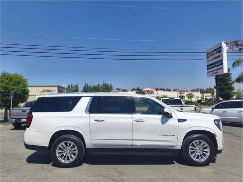 Used 2021 GMC Yukon XL SLT w/ SLT Luxury Plus Package image 4