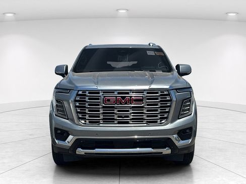 Used 2025 GMC Yukon XL Denali AWD/4WD image 3
