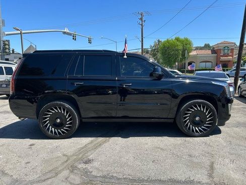 Used 2017 Cadillac Escalade Platinum AWD/4WD image 3