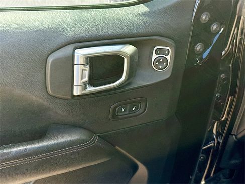 Used 2021 Jeep Gladiator Overland image 19