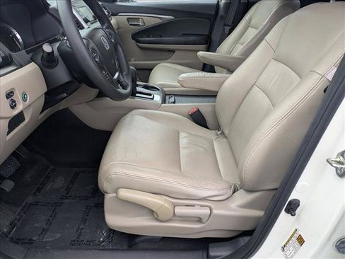 Certified 2017 Honda Pilot LX image 14
