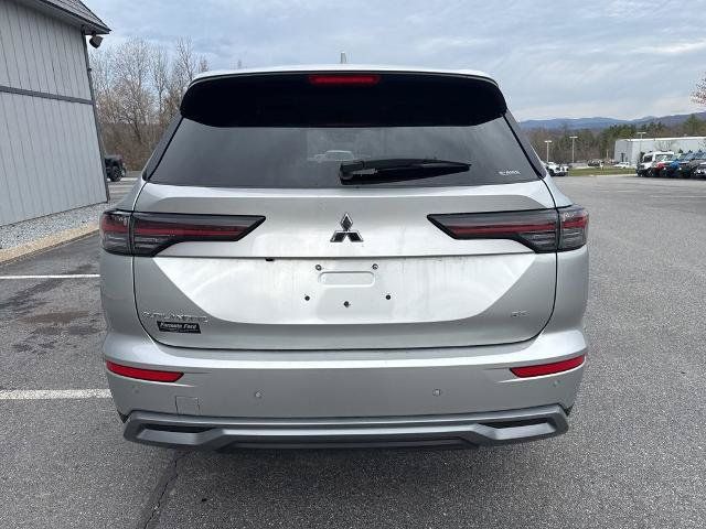 Used 2025 Mitsubishi Outlander AWD image 4