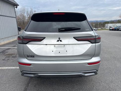 Used 2025 Mitsubishi Outlander AWD image 4