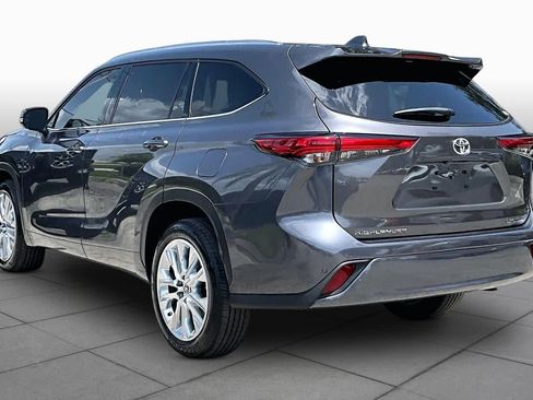 Used 2022 Toyota Highlander Limited FWD image 12