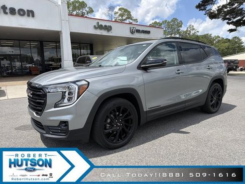 Used 2023 GMC Terrain SLT w/ Elevation Edition FWD image 2