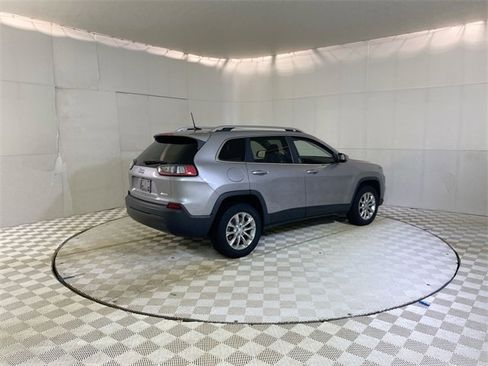 Used 2019 Jeep Cherokee Latitude w/ Cold Weather Group image 17