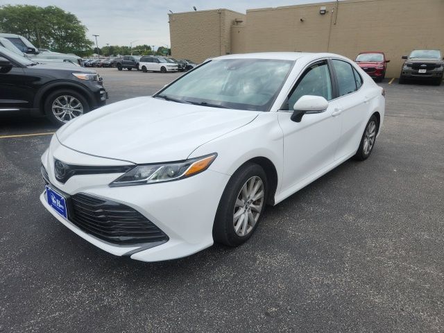 Used 2019 Toyota Camry LE w/ Convenience Package FWD image 1