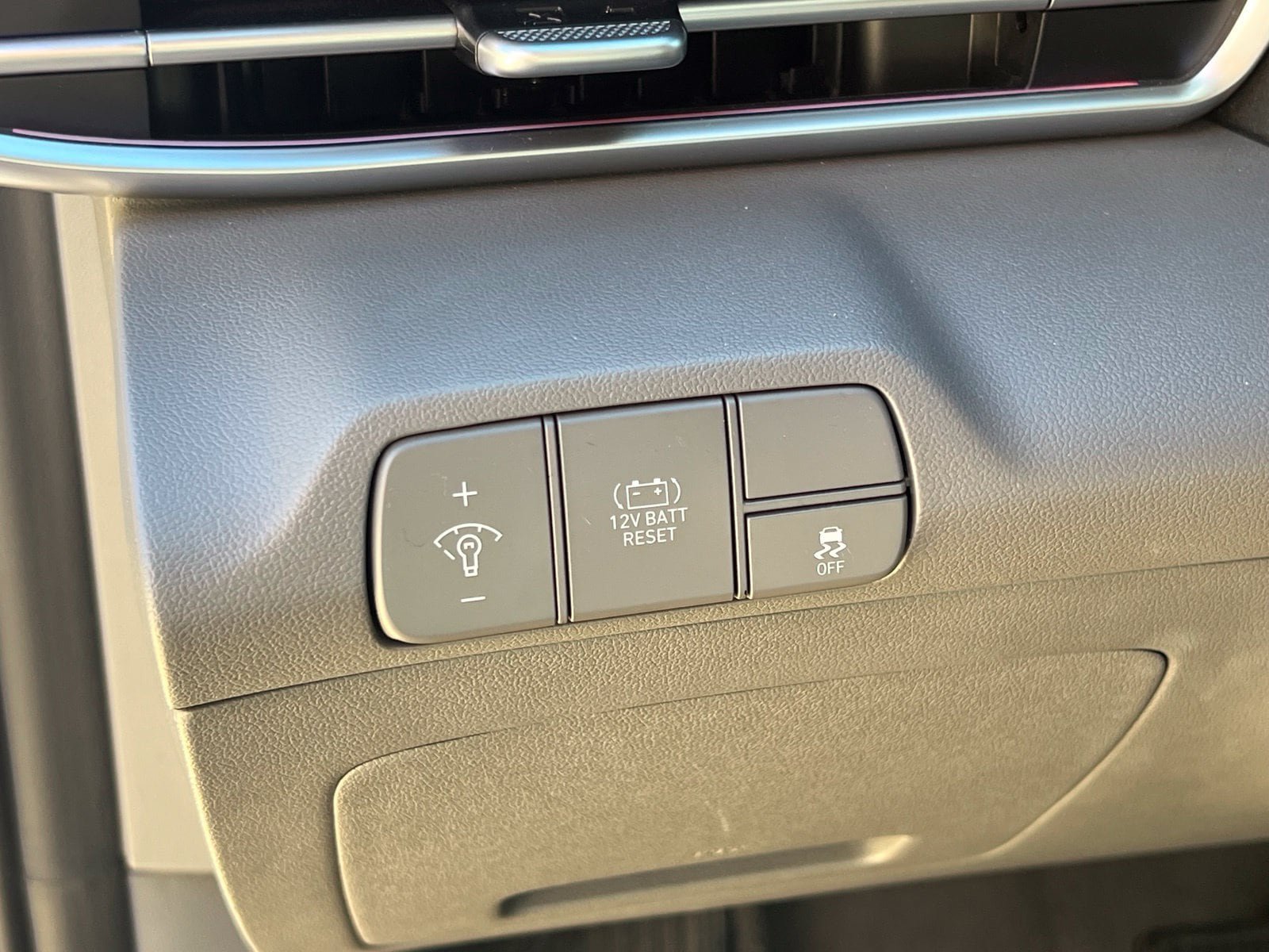 Used 2024 Hyundai Elantra Blue FWD image 25