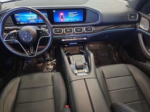 Used 2024 Mercedes-Benz GLS 450 4MATIC image 10