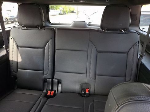 Used 2021 GMC Yukon XL Denali w/ Denali Premium Package AWD/4WD image 11